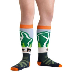 Darn Tough JR Pow Cow Midweight Ski Socks -The Raceplace Shop 2023 Darn Tough JR Pow Cow Ski Sock 3